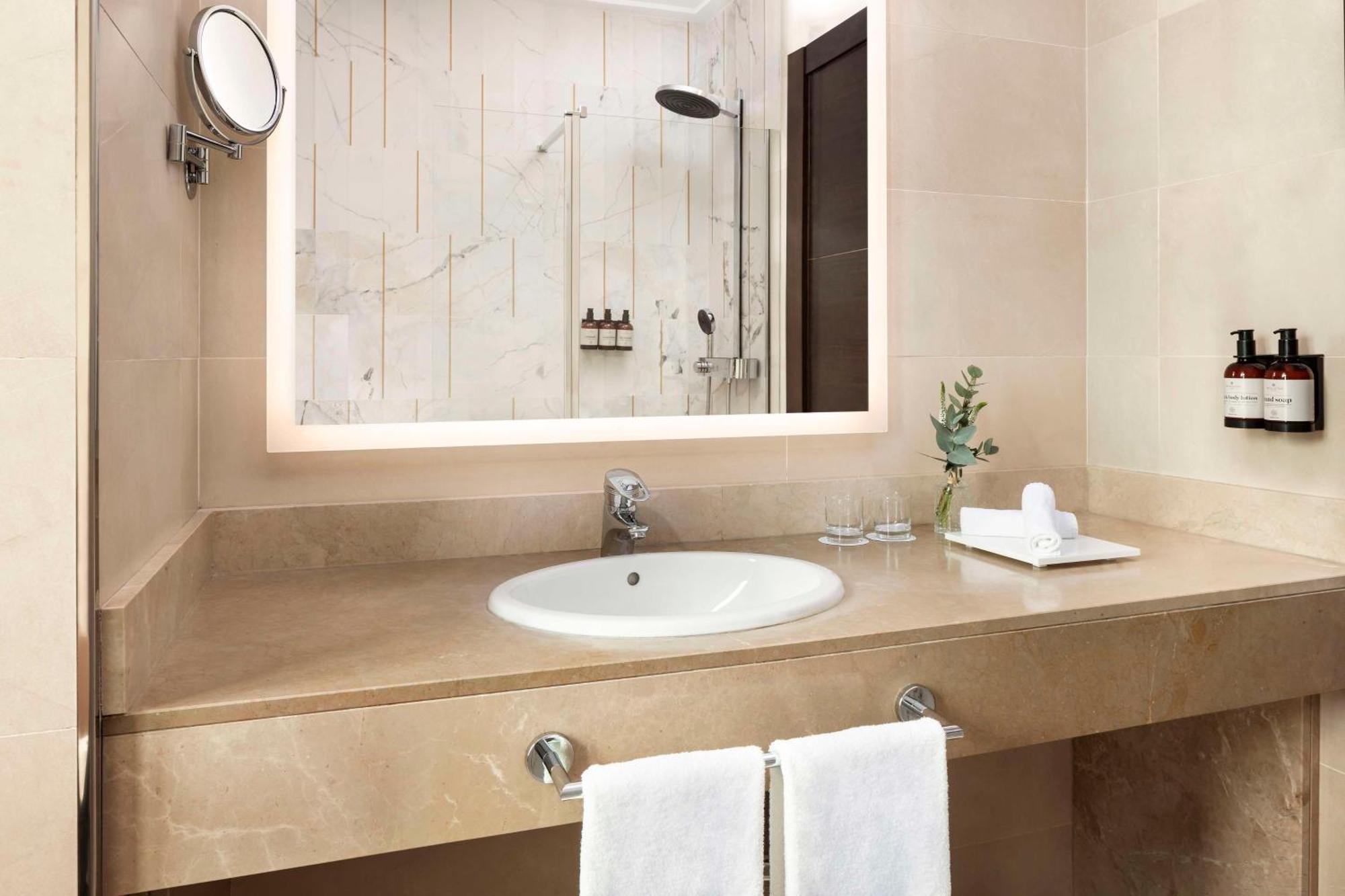 Nh Collection Victoria Hotel Granada Luaran gambar